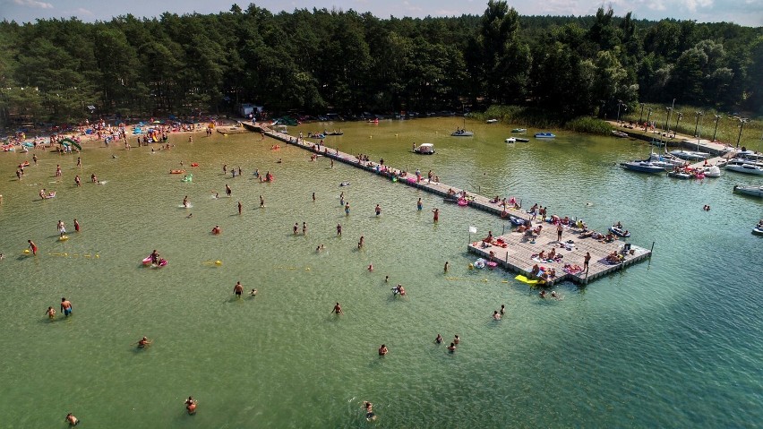 Malownicze jezioro i piękna plaża? Ta jest niedaleko...