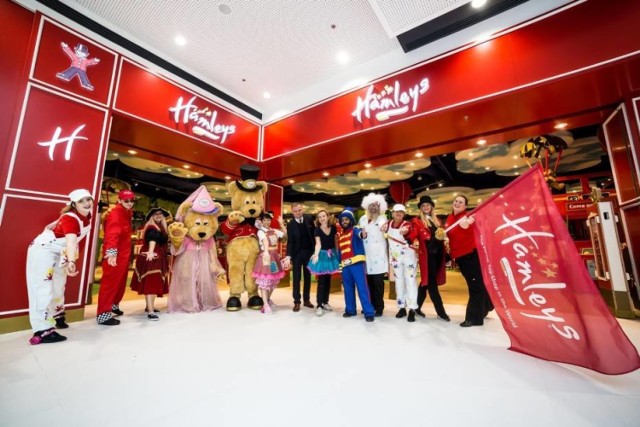 Hamleys zakończył działalność z końcem lipca 2019. Marka prowadziła sklep z zabawkami, który mieścił się w Galerii Północnej. Debiutowała na polskim rynku właśnie w białołęckim centrum handlowym. Po dwóch latach działalności zadecydowano o zamknięciu sklepu. Miał on powierzchnie ponad 100 metrów kwadratowych i oferował szereg atrakcji, takich jak m.in. możliwość testowania zabawek na miejscu.