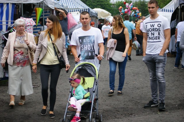 Giełda na inowrocławskim Rąbinie to dla niektórych kultowe miejsce niedzielnych zakupów