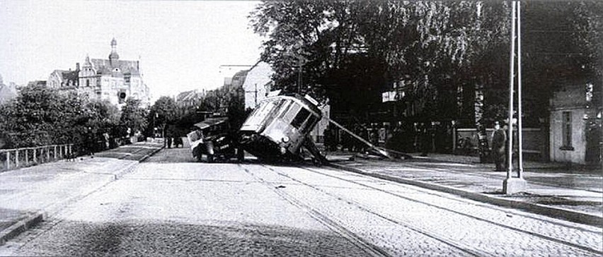 wypadek ciężarówki z tramwajem przy ul. Warszawskiej