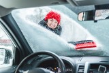 Parkujesz w Łęczycy tej nocy? Sprawdź, czy przyda ci się w poniedziałek rano skrobaczka do szyb