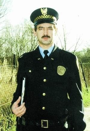 Starszy strażnik Piotr Auksztulewicz, lat 39, w Straży Miejskiej od 1992 roku. Numer służbowy - 069.