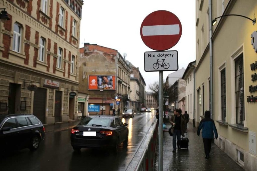 Kraków. Zmiany w organizacji ruchu w centrum spowodowały chaos. Na kierowców czeka pułapka przy ulicy Długiej