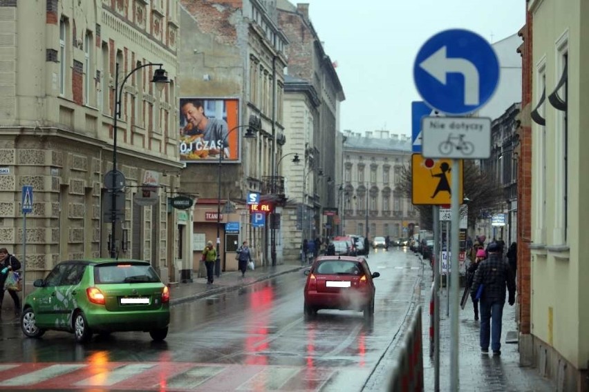 Kraków. Zmiany w organizacji ruchu w centrum spowodowały chaos. Na kierowców czeka pułapka przy ulicy Długiej