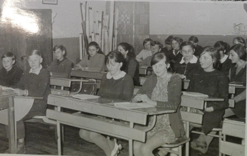 Szkoła Podstawowa nr 3 w Bełchatowie wczoraj i dziś, czyli 65 lat istnienia "trójki" ARCHIWALNE ZDJĘCIA