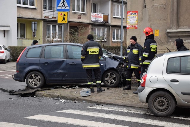 Wypadek na ulicy Młynarskiej. Kierowcy trafili do szpitala