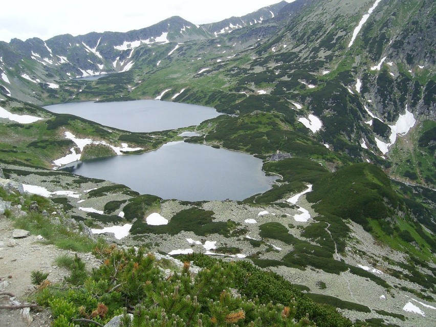 Dolina Pięciu Stawów Polskich położona jest w Tatrach...