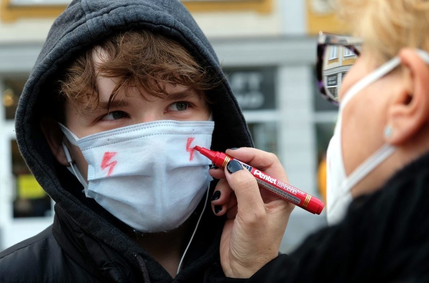 Dziś w godzinach szczytu kobiety szykują blokadę ronda Jana Pawła II w Człuchowie! Policja apeluje do kierowców