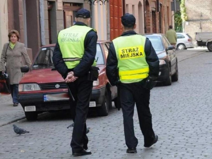 prowadzenie pojazdu bez wymaganych przepisami świateł lub...