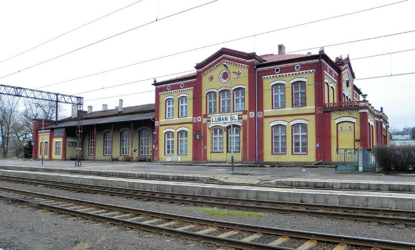 Dworzec kolejowy w Lubaniu