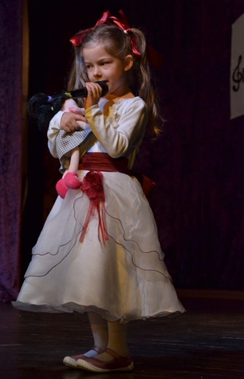 W kinie Nawojka Lipnie odbył się Festiwal Piosenki Dziecięcej „Z poezją Doroty Geller” [zdjęcia]
