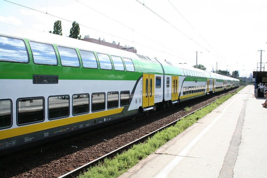 Piętrowy pociąg Kolei Mazowieckich przyjedzie do Krakowa