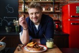 "Sztuka mięsa". Tomasz Jakubiak został ojcem. Gwiazdor kanału Food Network pochwalił się już zdjęciem pociechy