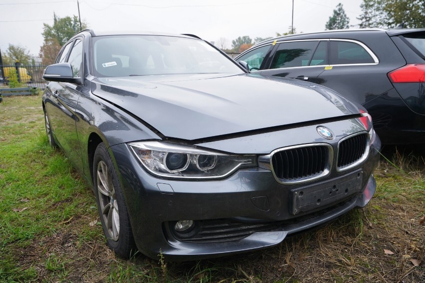 BMW SERII 3 320D, rocznik 2013, cena wywoławcza 19 500 zł....