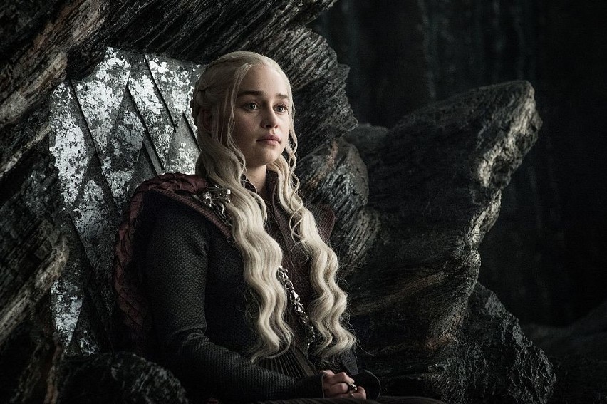 "Gra o tron" sezon 8. Daenerys i Jon Snow na pierwszym oficjalnym zdjęciu! Przed nami największa bitwa w historii! [CO SIĘ WYDARZY]