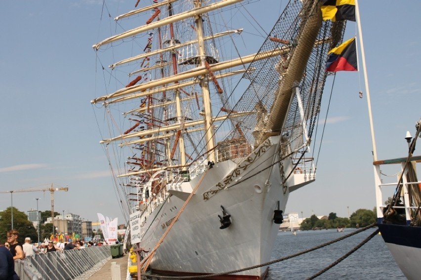 Baltic Tall Ships Regatta 2015. Coraz więcej osób na Wałach [zdjęcia, kamera na żywo]