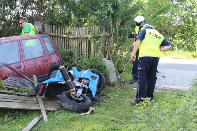 Dzisiaj (10.06.2014) krótko przed godziną 16.00 dyżurny szubińskiego komisariatu otrzymał zgłoszenie o wypadku drogowym do jakiego doszło w miejscowości Olek w gminie Szubin.

Olek: Tragiczny wypadek motocyklisty [ZDJĘCIA]