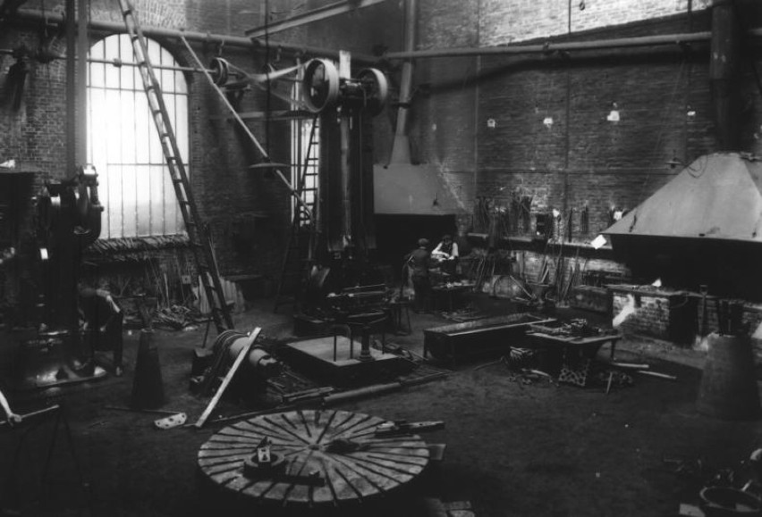 Metalurgia w Radomsku na starych zdjęciach. Tak powstawała przemysłowa historia miasta. ZDJĘCIA