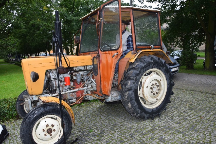 - Polski muzyk zagra nawet na traktorze - tak promowali swój...
