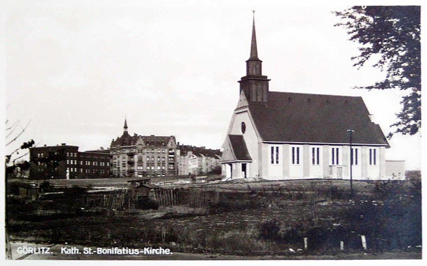 Tak za czasów Niemca budowano kościół św. Bonifacego w Zgorzelcu. Zobacz jak to wyglądało ponad 90 lat temu 