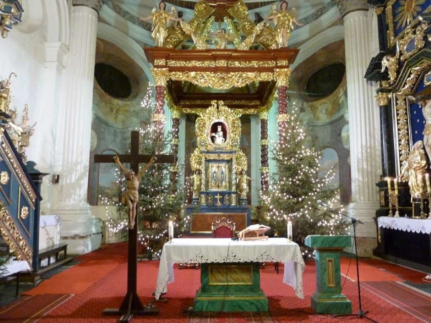 Historia Sanktuarium Maryjnego w Skzatuszu sięga 1572 roku....