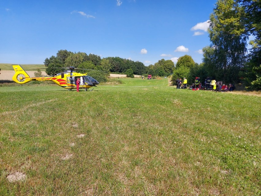 Wypadek w Mierzynie. Autobus zderzył się z osobówką. Są ofiary śmiertelne