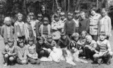 Szkoła Podstawowa nr 5 w Bełchatowie-Grocholicach na archiwalnych zdjęciach czyli "piątka" wczoraj i dziś 