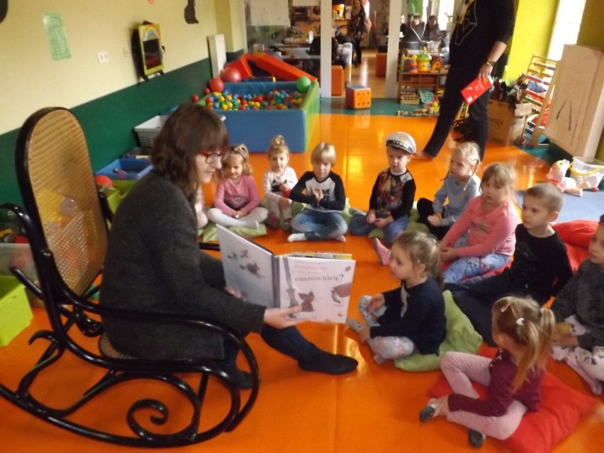Całe Muzeum Zabawek i Zabawy w Kielcach czyta dzieciom!
