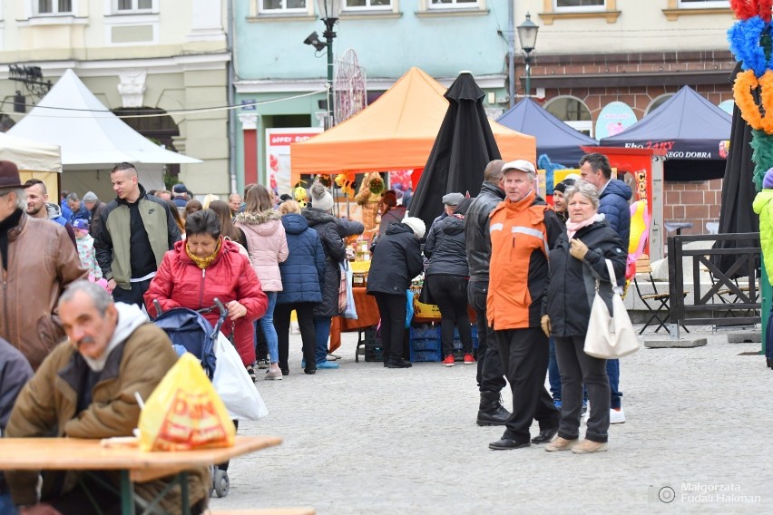 Jarmark Wielkanocny 2022 w Żarach. W ten weekend będzie można zrobić zakupy świąteczne. Uwaga rynek będzie zamknięty dla ruchu