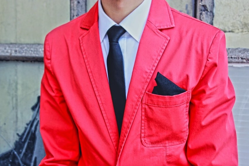 Niezobowiązująca elegancja - czerwony, bawełniany garnitur