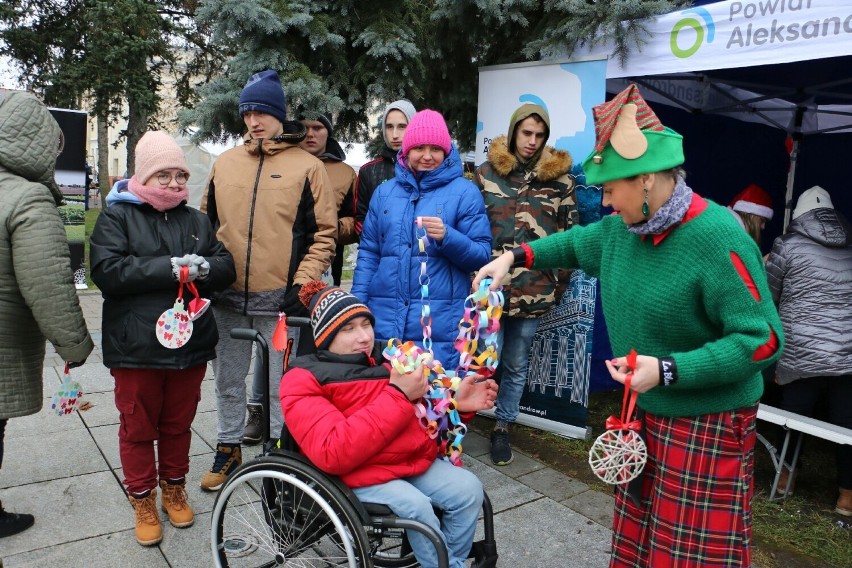 Powiatowy Jarmark Bożonarodzeniowy w Ciechocinku. Tak bawili...