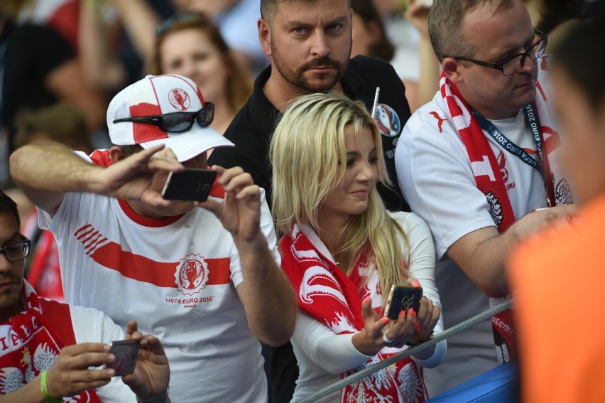 Najpiękniejsze kibicki na Euro 2016. Takie damy trzymają...