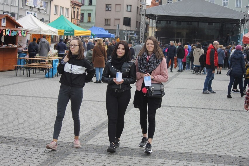 ODWOŁANE: Rok temu kiermasz wielkanocny przyciągnął tłumy mieszkańców. Komu jeszcze go brakuje? [ZDJĘCIA]