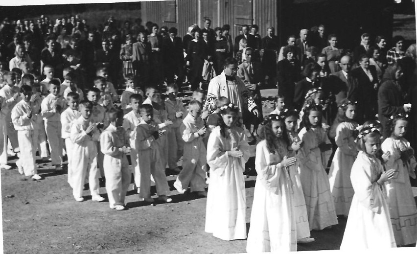 Pierwsza komunia święta cztery, pięć, czy sześć dekad temu. Dziewczynki z liliami, chłopcy w czarnych garniturach [ARCHIWALNE ZDJĘCIA]