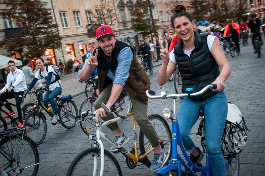 Masa Krytyczna zakończyła cykliczne przejazdy przez Warszawę [ZDJĘCIA]