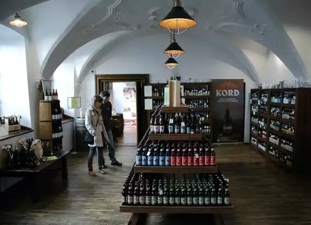 4. Muzeum Piwowarstwa w Piotrkowie Tryb. Zwiedzanie muzeum  może być połączone z degustacją piwa. Będąc w Piotrkowie warto też odwiedzić Łaźnie Piwne i zafundować sobie kąpiel w piwie.