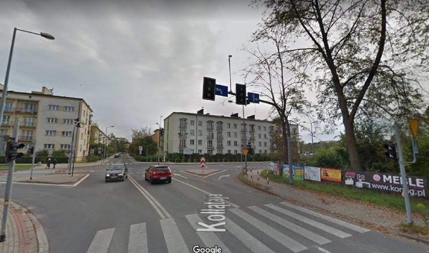 Na skrzyżowaniu ulic Mostowej, Kołłątaja i Starodąbrowskiej...
