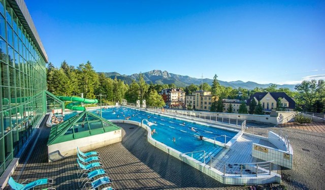 Aqua Park Zakopane odwiedził każdy miłośnik wodnego szaleństwa, który kiedyś przejeżdżał przez Zakopane. Warto jest zrobić tam mały przystanek, choćby ze względu na liczne zjeżdżalnie, jacuzzi czy... mokry bar! 

Gdzie: Jagiellońska 31, 34-500 Zakopane