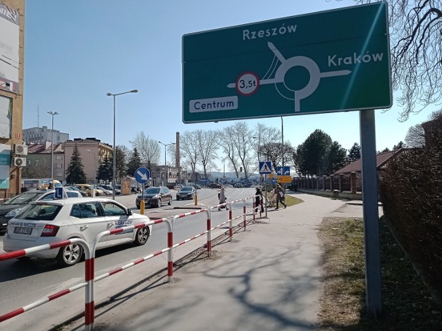 Budowa nowego układu komunikacyjnego zakłada m.in. wykonanie ronda stałego w miejscu tymczasowego na skrzyżowaniu Krakowska-Narutowicza-Sikorskiego, które funkcjonuje w tym miejscu już od sześciu lat
