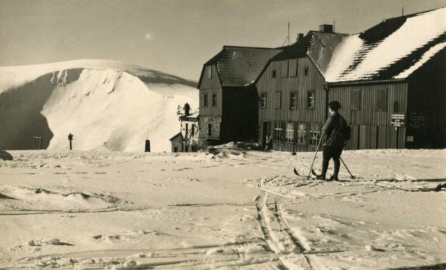 Karpacz od I polowy XIX wieku stawał się turystyczną potęgą. Popularność  miasta pod Śnieżką trwa do dzisiaj.