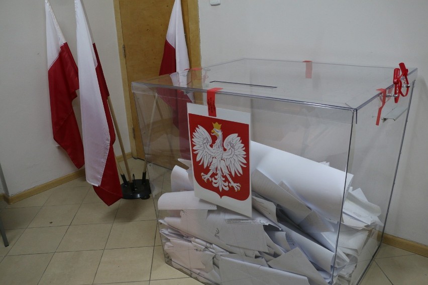Głosowanie zakończone - trwa liczenie głosów: w Inowrocławiu będzie druga tura: Brejza - Stachowiak?