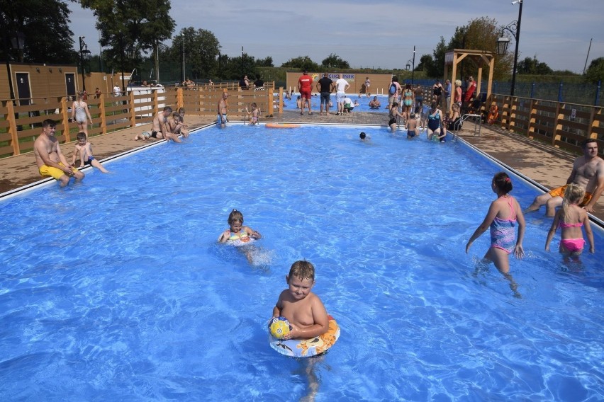 Tłumy na otwarciu basenów letnich w Ciechocinku