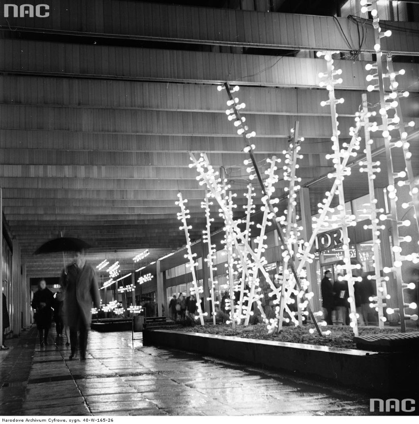 Świąteczne iluminacje w Warszawie - zima 1969/1970