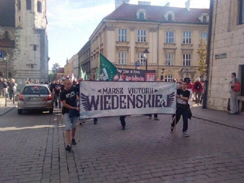 Kraków. Marsz przeciwników uchodźców [ZDJĘCIA, WIDEO]