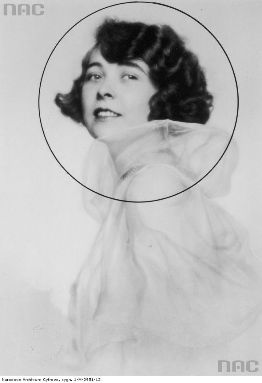 Aktorka Helena Dobeneck w modnej fryzurze.
Data: 1925