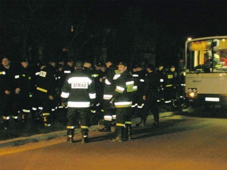 Około godziny 23. do Otorowa przyjechali strażacy ze szkoły...