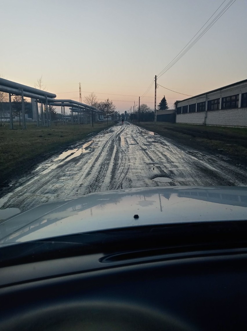 Jak wyglądają drogi w Zduńskiej Woli po zimie? Kiedy będą naprawy? ZDJĘCIA