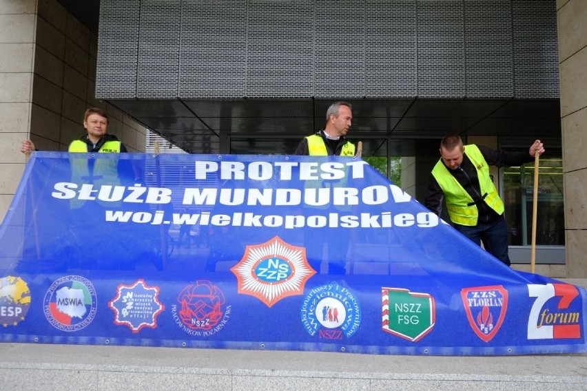 Protest służb mundurowych w Poznaniu