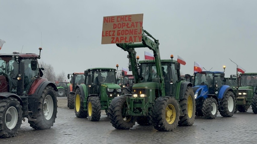 Ponad 50 traktorów i samochodów wyjechał z Turzna w kierunku...
