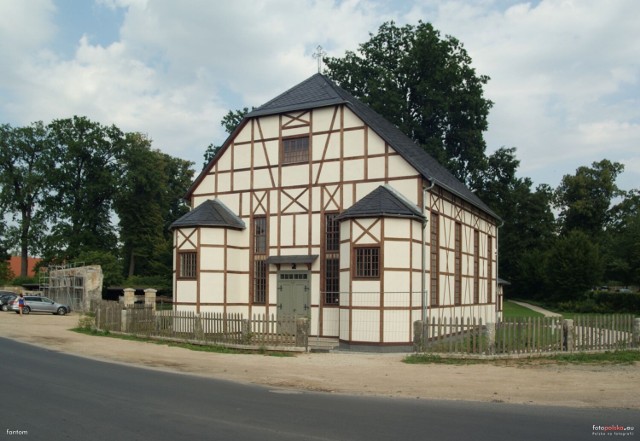 Dom Modlitwy w Łomnicy to ostatni taki obiekt w Polsce.